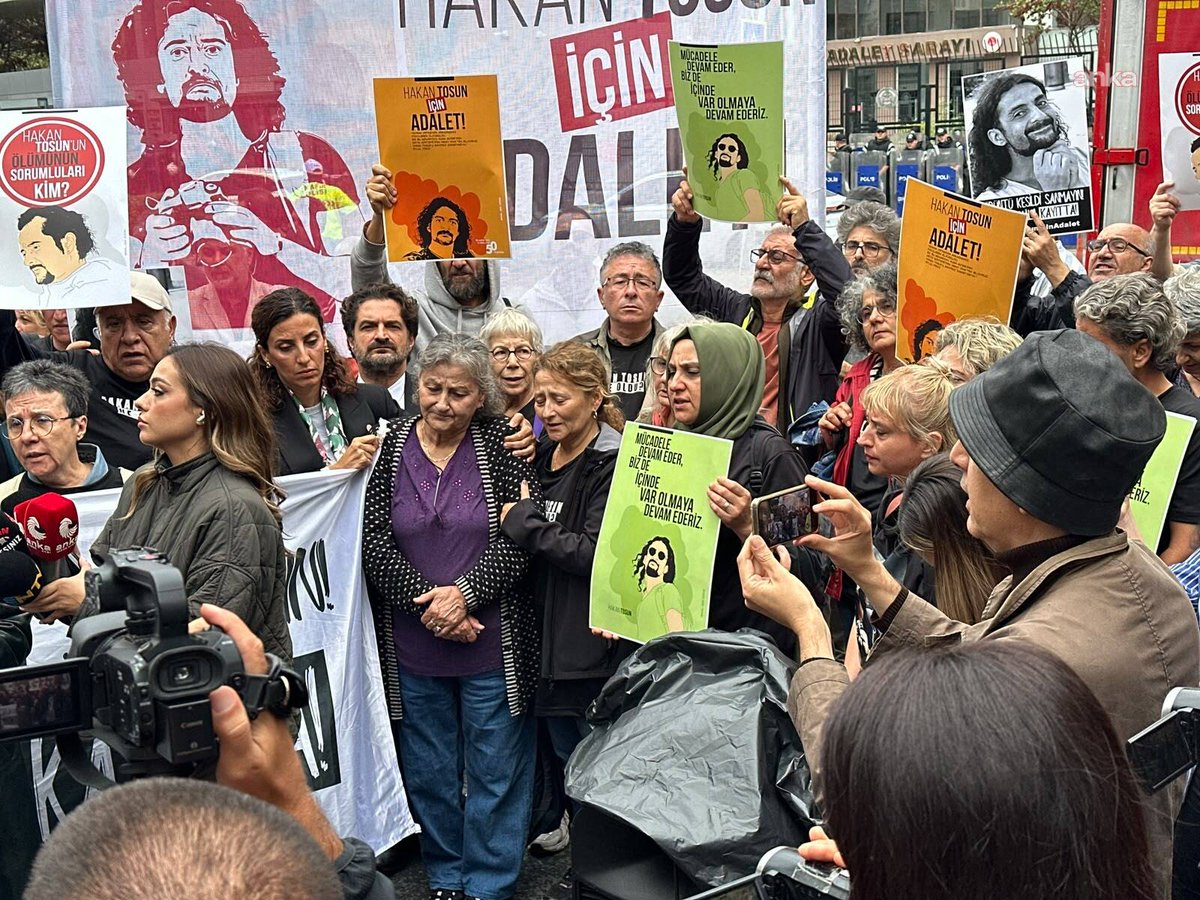 kisadalgamedya's tweet photo. Hakan Tosun için çağrı: İntikam değil gerçeğin tamamını ve eksiksiz adalet istiyoruz

"Yalnızca annesini görmek isteyen bir insanın annesine giden yolu yarım kaldı. İşte biz o yarım bırakılan yolun, cevapsız bırakılan soruların ve tamamlanmamış adaletin peşindeyiz..."

https://t.co/6bpLrWWy1l