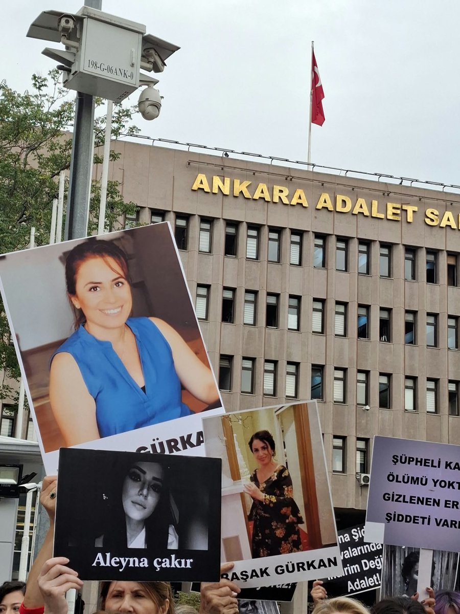 AsuKaya80TBMM's tweet photo. Ankara 34. Ağır Ceza Mahkemesi’nde #AleynaÇakır adıyla bilinen Sema Esen’in davasını takip ettik. Duruşmada Ümitcan Uygun’a “intihara teşvik etmek, intihar kararını kuvvetlendirme” suçundan 4 yıl hapis cezası verilirken, “eziyet etme” suçundan beraat kararı çıktı.

Bir kadının hayatının yitirilmesine uzanan şiddet sürecinin ardından verilen bu karar, adaletsizdir. Kadınların yaşam hakkının birkaç yıllık cezalarla değersizleştirilmesini kabul etmiyoruz.