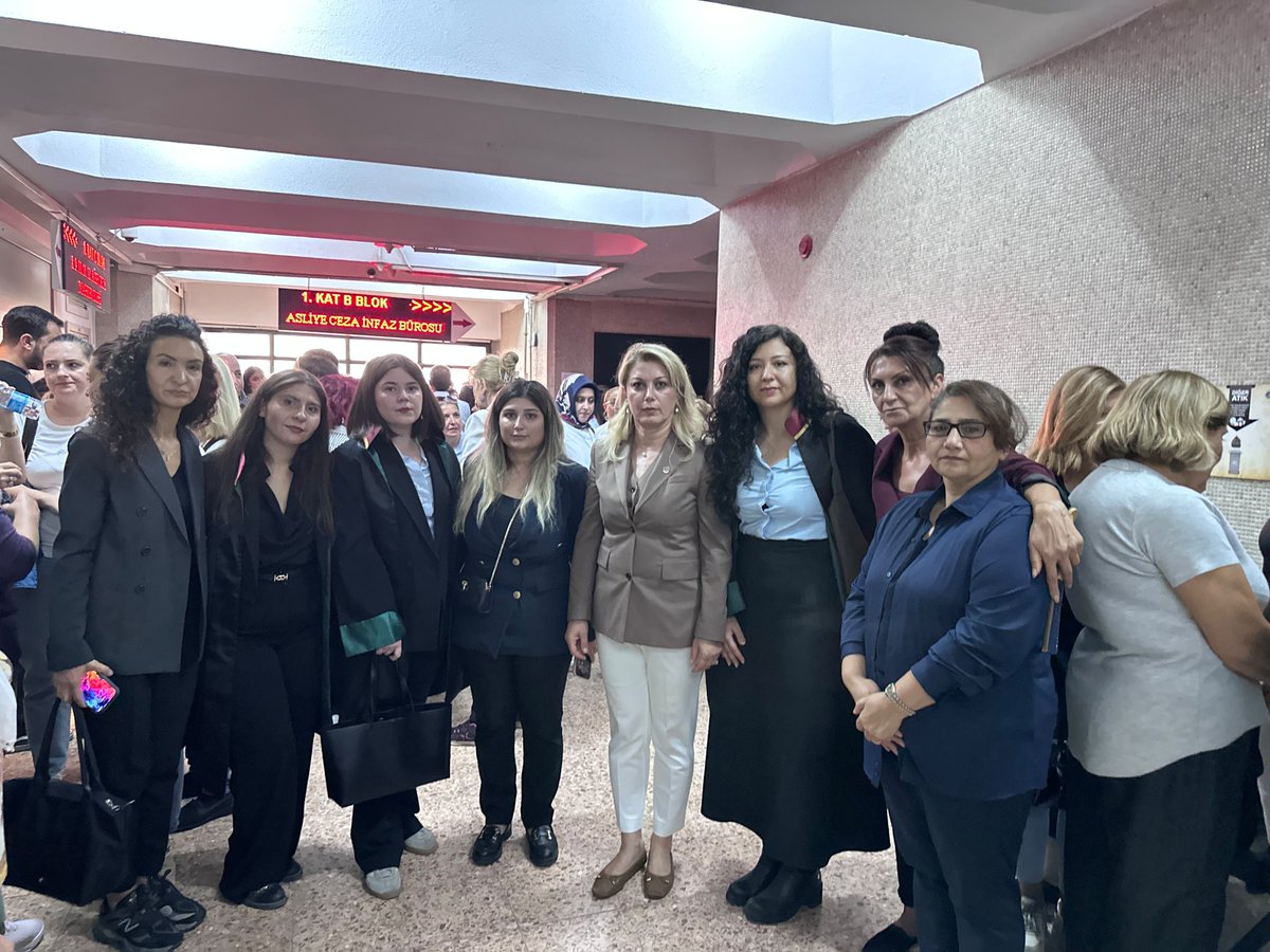 AsuKaya80TBMM's tweet photo. Ankara 34. Ağır Ceza Mahkemesi’nde #AleynaÇakır adıyla bilinen Sema Esen’in davasını takip ettik. Duruşmada Ümitcan Uygun’a “intihara teşvik etmek, intihar kararını kuvvetlendirme” suçundan 4 yıl hapis cezası verilirken, “eziyet etme” suçundan beraat kararı çıktı.

Bir kadının hayatının yitirilmesine uzanan şiddet sürecinin ardından verilen bu karar, adaletsizdir. Kadınların yaşam hakkının birkaç yıllık cezalarla değersizleştirilmesini kabul etmiyoruz.