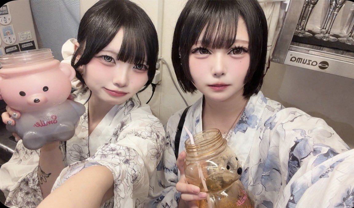 BH_ama___'s tweet photo. 退勤しましたー

♡飲み終わりお兄さん達🍾
歌うまかった！たのしかった！

♡りんあましてくれたお兄さん達🧸
美味しいご飯やさんいっぱい教えてくれてありがとう❣️

次あした13時〜！ゆかただよ！

@andlove_akb https://t.co/SiNRzJl7WF