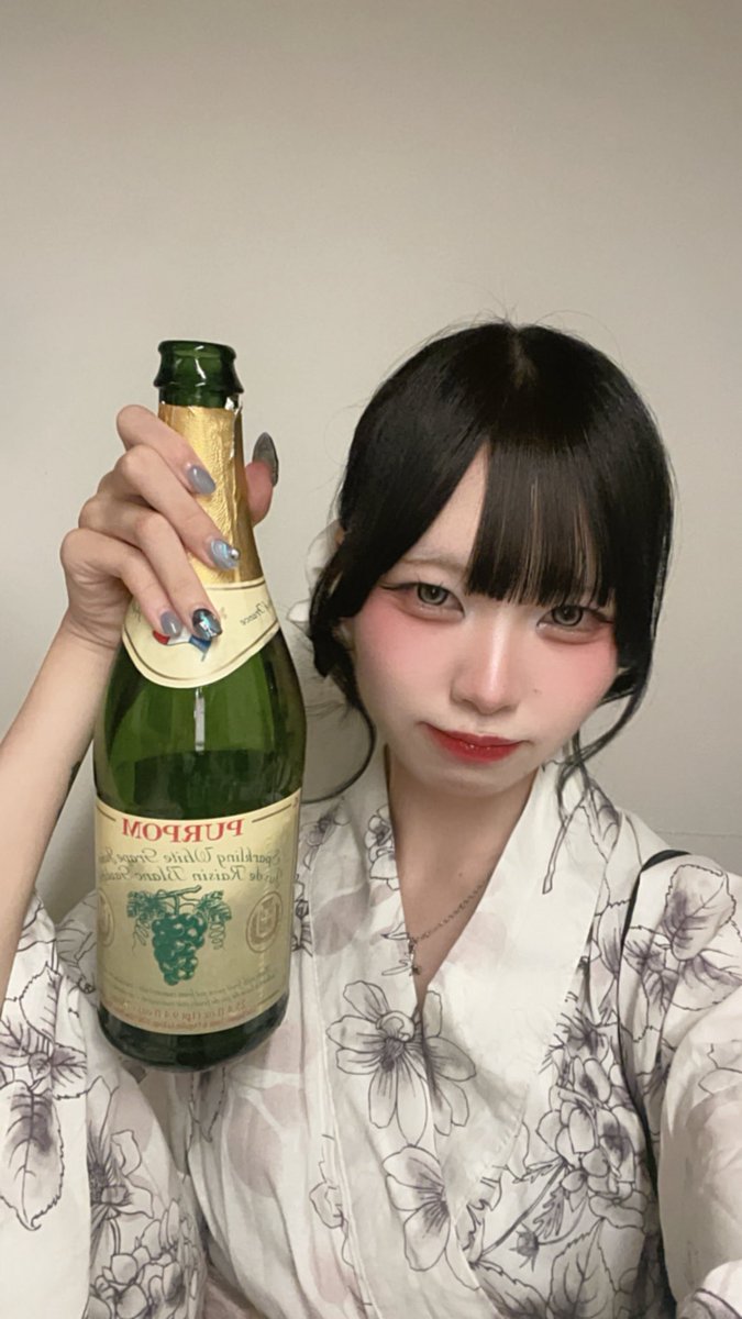 BH_ama___'s tweet photo. 退勤しましたー

♡飲み終わりお兄さん達🍾
歌うまかった！たのしかった！

♡りんあましてくれたお兄さん達🧸
美味しいご飯やさんいっぱい教えてくれてありがとう❣️

次あした13時〜！ゆかただよ！

@andlove_akb https://t.co/SiNRzJl7WF