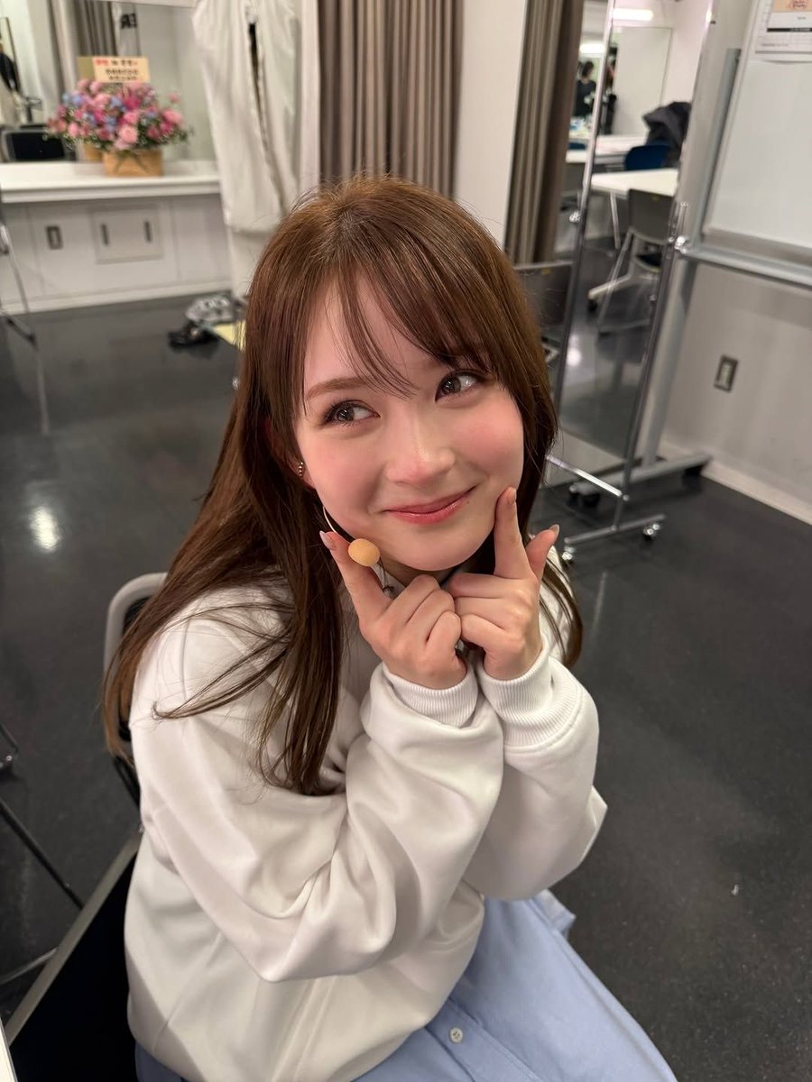 chuckvance489's tweet photo. 畑芽育ちゃんがピースしてる時、指の先まで力が入りすぎてなくてすごく自然。こういう手元の出し方って洗練されて見える… https://t.co/NZiGuOyrHa