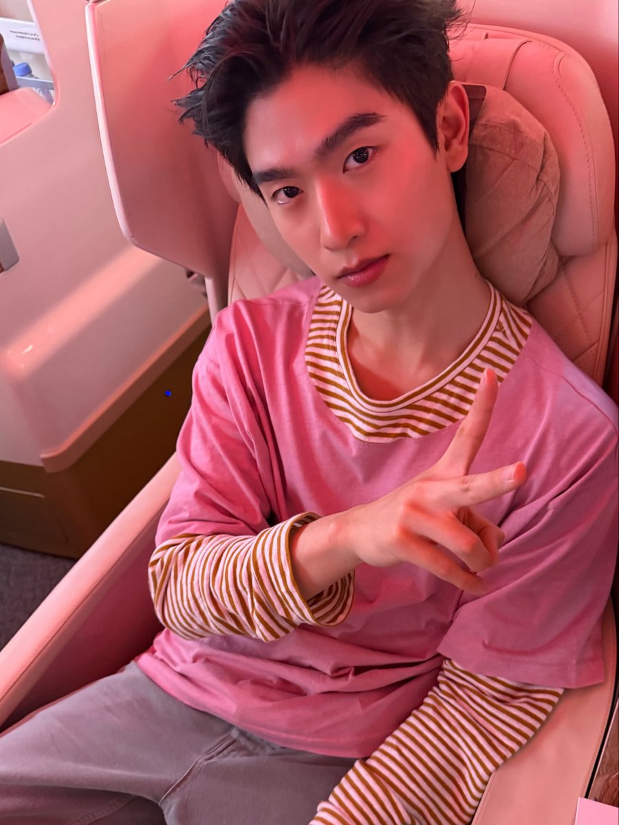 BMPURIMPHAT's tweet photo. นอนให้เต็มอิ่ม พรุ่งนี้มันจะได้สดชื่น นะเด็ก 

THOMAS KONG Boarding Look MFW
#TMKMARNIAirportLook
#Marni #MarniTH
#Marniss27 #thomaskong #tthomastc #kongjiro https://t.co/e8bCnZ849B