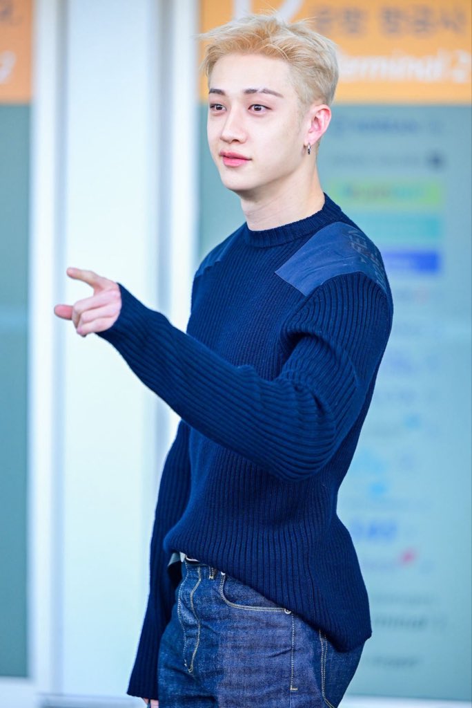 gnabnahc97chris's tweet photo. THAT S LINE GOES CRAZY!! THAT WAIST AND THAT ASS!! https://t.co/cixzWOQTHk