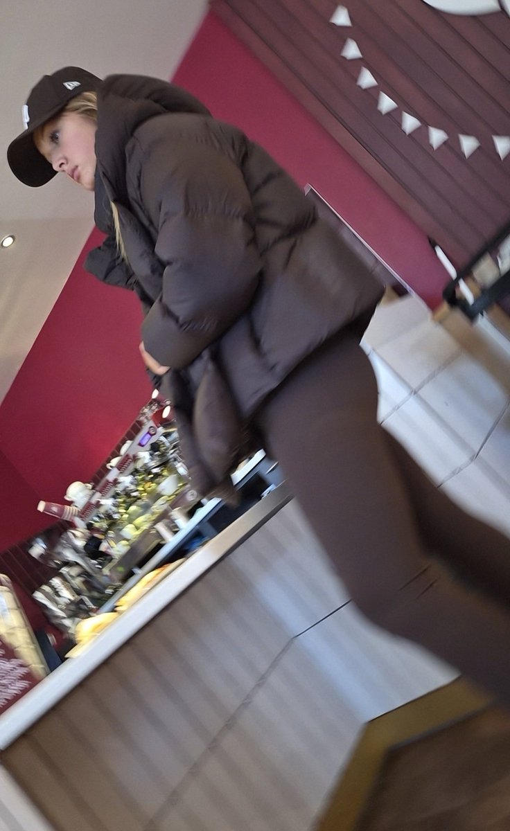 gondordexter302's tweet photo. Chav sluts ass

#candid #candids #creepshot #creepshots https://t.co/0V2ZuuDBDv