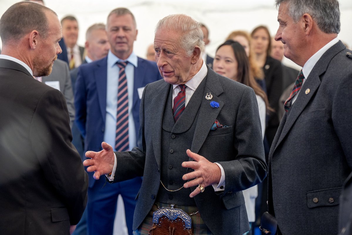 RoyalFamily's tweet photo. Today in Peterhead and Aberdeen, The King met the professionals, volunteers and young people driving the UK’s transition to clean energy.

From apprentices and students learning the skills of the future, to innovators developing new technologies and infrastructure, His Majesty saw how North East Scotland is building on its energy heritage to support a more sustainable future.