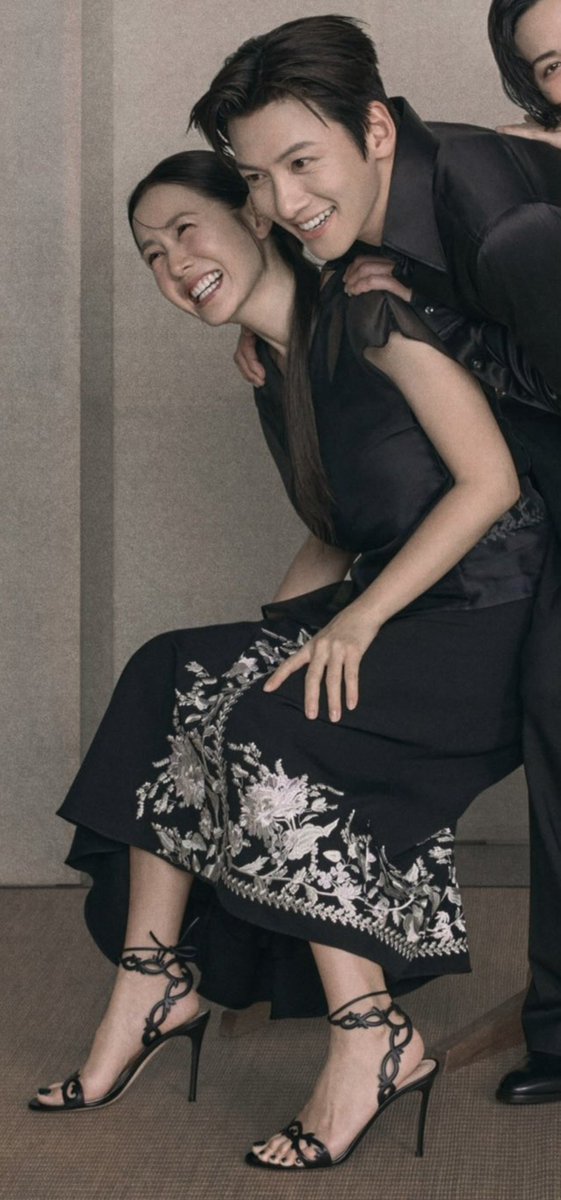 handeuxoxo's tweet photo. son ye jin praises ji chang wook again and says she’d love to work with him in a modern drama ♥︎

“chang wook is an actor with great energy, flexibility, and a good sense of timing. there were a lot of lines with complex emotions, and we also had to pay close attention to technical things like movement and action, but he was so flexible with his acting on set. even through his facial expressions and the way he delivered each line, i could see how he brought out the fun in every scene, and it made me feel that he really had a great sense of timing.

the schedule was just so packed, though, that we barely had any time to talk on set. if we get to meet again through a modern drama, i think it would be nice to have more time to talk and get to know each other.”

#sonyejin #jichangwook #손예진 #지창욱 #thescandal