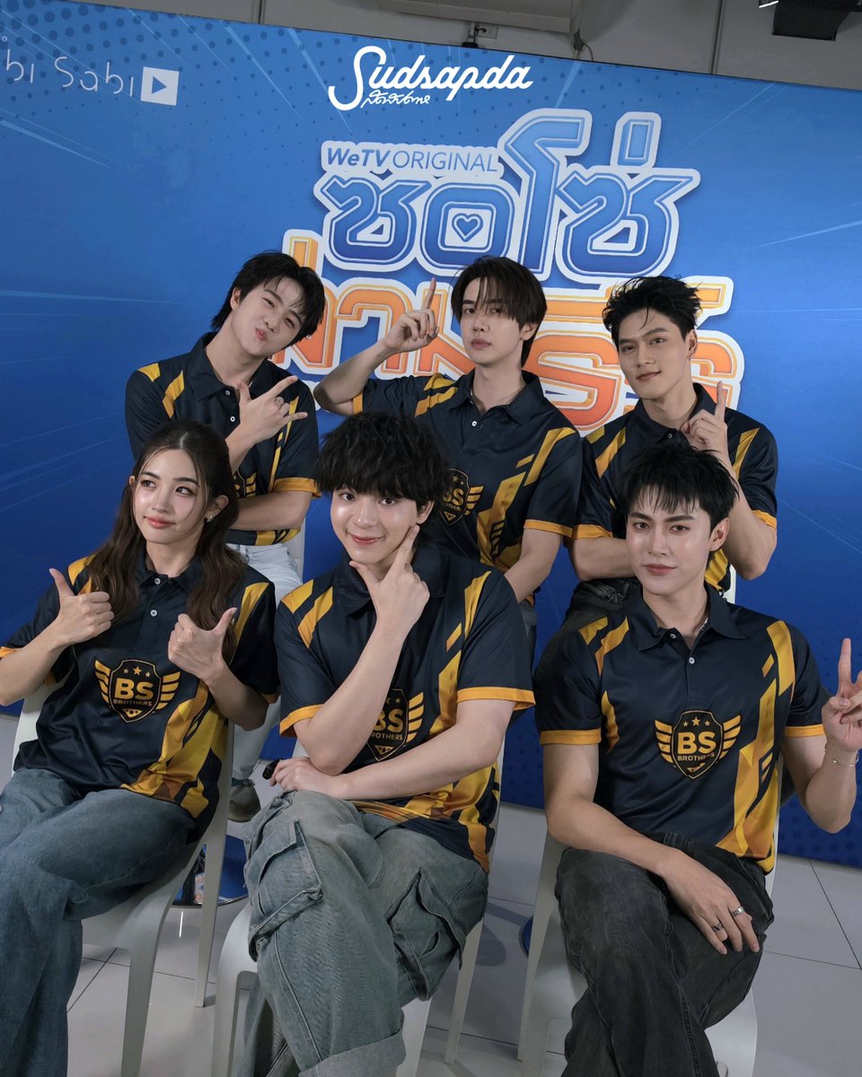 sudsapda's tweet photo. #SudTalk ใครที่ยังมูฟออนไม่ได้ สุดสัปดาห์พา #แม็กกี้บาส และชาวแก๊งจากซีรีส์ #ซอโซ่ล่ามธีร์ มาพูดคุยถึงความสนุกเบื้องหลังกองถ่ายที่ฮาจนหายใจไม่ทัน พร้อมทั้งตอบซีนไวรัลสุดปั่นที่ล่าสุดกวาดยอดวิวทะลุ 7 ล้าน!

🔗https://t.co/gXRClcSSEO

#maxky_rp #บาสเด็กอ้วนที่แท้จริง
#maxkybas https://t.co/dNLiAKPh2l