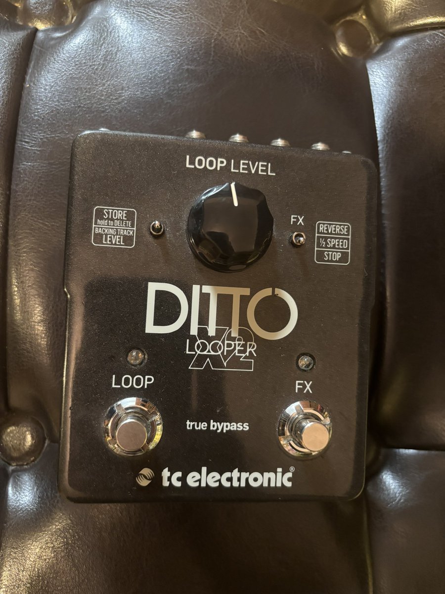 ELECTRICMANHOLE's tweet photo. tc electronic DITTO X2 LOOPERのフットスイッチ不調を修理。
初めてのタクトスイッチ交換。
思った以上に基板から外れなくて苦戦したけど、無事復活して音も出た！
#tcelectronic #DITTOX2 #エフェクター修理 https://t.co/5ygjH2pz0C