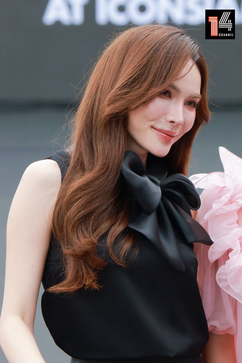 fourteenchannel's tweet photo. "ชาล็อต ออสติน" ร่วมงานแถลงข่าว "ELLE Fashion Week 2026"✨❤️

CHARLOTTE X EFW2026 #EFW26PressConXCharlotte

#CharlotteAustin #ชาล็อตออสติน
#ELLEFashionWeek2026
#EFW26ATICONSIAM https://t.co/umcicC9XsH