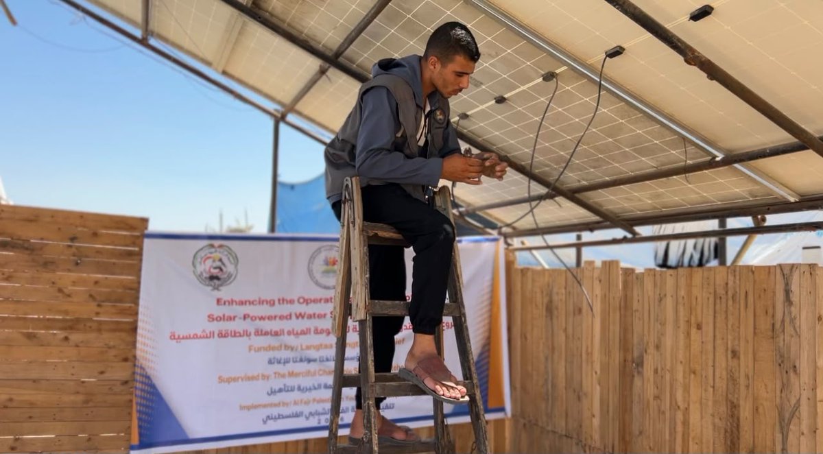 AlFajr_FPYA's tweet photo. With support from Langtaa Songtaa for Relief and supervision by AlRahma Charitable Society,FPYA upgraded the solar energy system powering a groundwater well and desalination unit in Al-Satar, Khan Younis. https://t.co/bnulTCu7mE