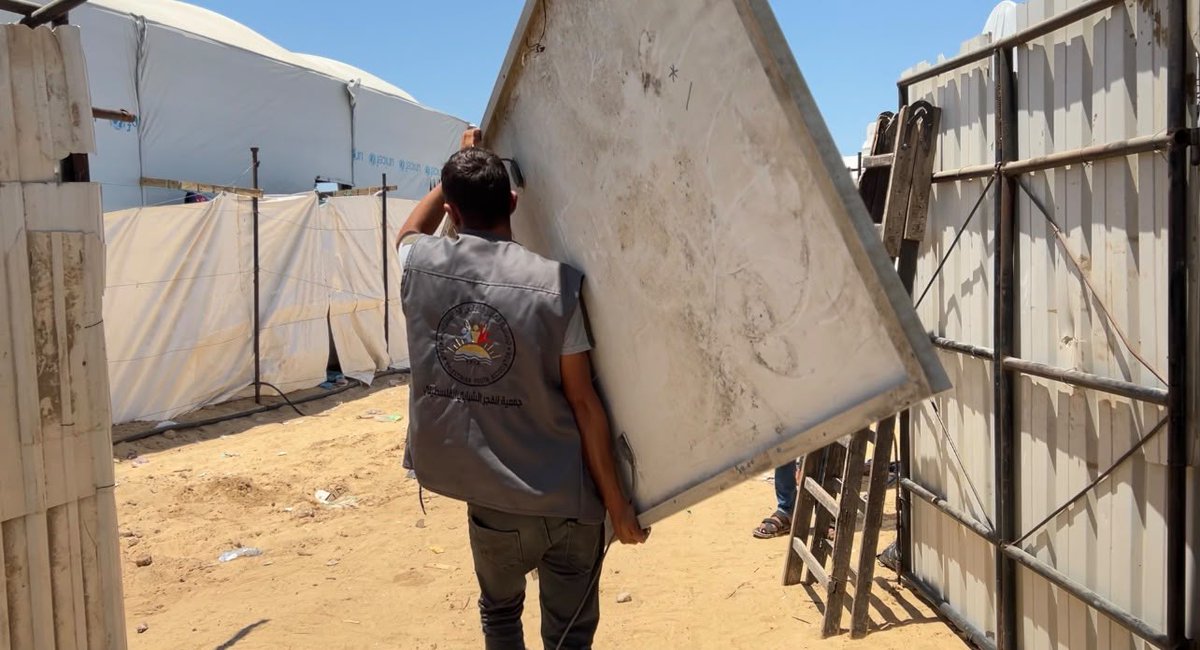AlFajr_FPYA's tweet photo. With support from Langtaa Songtaa for Relief and supervision by AlRahma Charitable Society,FPYA upgraded the solar energy system powering a groundwater well and desalination unit in Al-Satar, Khan Younis. https://t.co/bnulTCu7mE