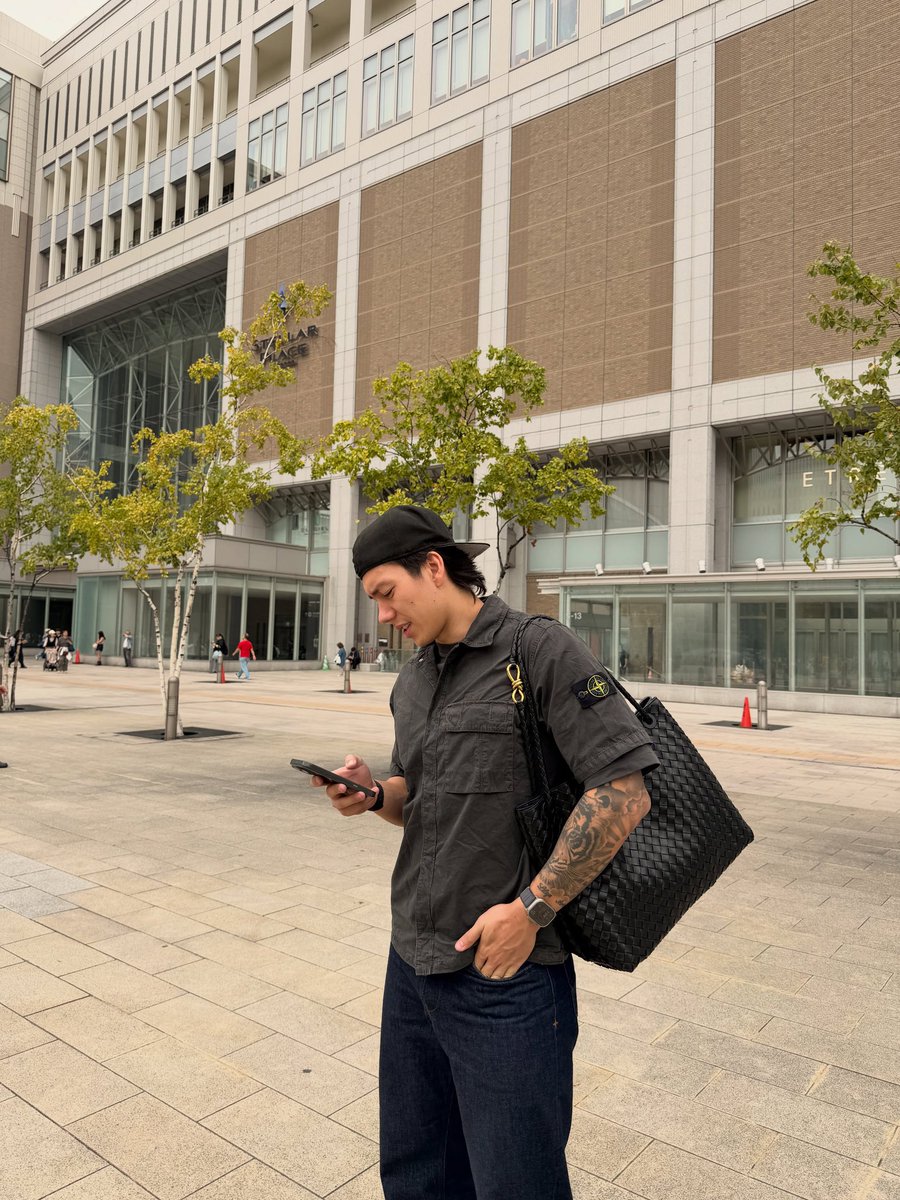 dypointcity_ofc's tweet photo. The bags. The city. The KKDWIGHT. A VIBE🤝🫶🏻❄️

@dram0s_’s latest Sapporo post is waiting on Instagram 

🔗: https://t.co/A6iIJaGCiX

#kkdwight https://t.co/Uu6bZdIxoY