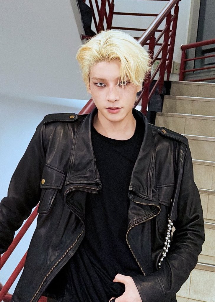 realiasticca's tweet photo. 그나저나 이 투샷 이제 몇년뒤에 봐요? 지금 둘다 리즈찍엇는데 (시비x 단순 궁금증) 제가 탈케할때까지 한 번은 뜨겟죠? 싺싹 빌게 내가 https://t.co/MmfIeJK1uI