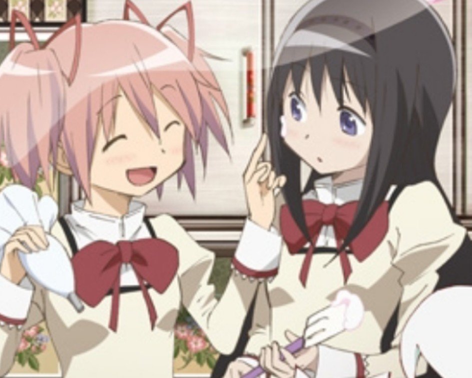 33_kukon's tweet photo. ほむらちゃんは意外と食べ物をほっぺや口元に付けちゃう系女子。そして隣には必ずまどかさんがいる…そこから導き出される答えは…！！（①指で取ってあげる②口で取ってあげる） https://t.co/RW7cINsfut