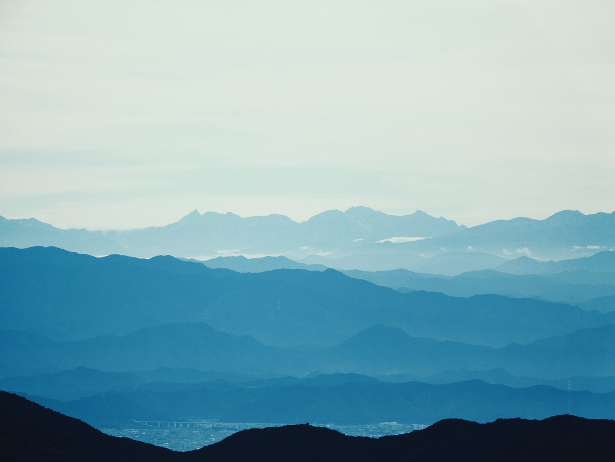 Okamamamada's tweet photo. 鈴鹿山脈から槍・穂高連峰が見える https://t.co/oasUmnn3wm