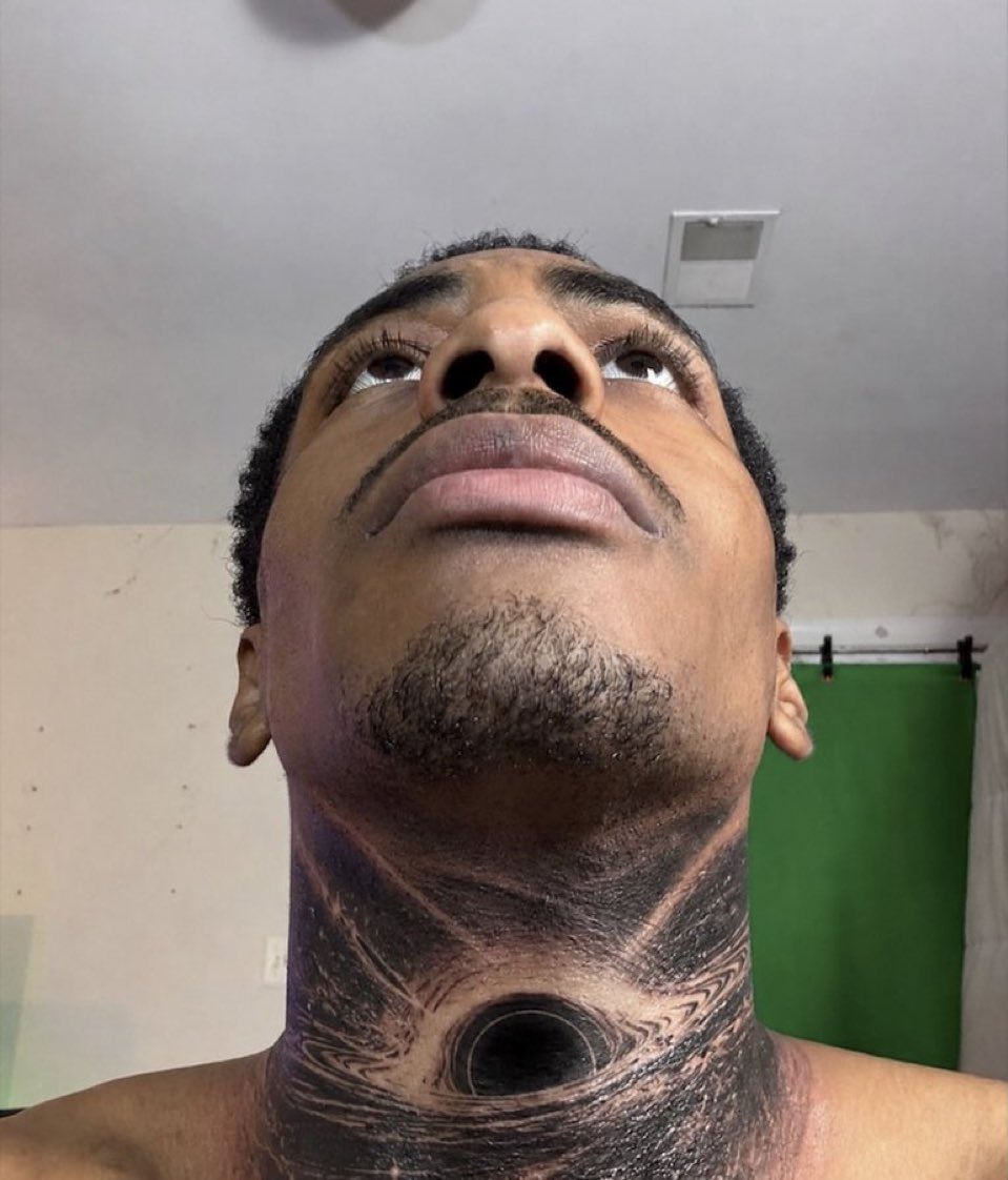 BerryHennity's tweet photo. How my throat be when it come to guzzling down that berry henny #SponsoredAd #HentaiEnEspañol #thevoices https://t.co/IIO40gxYU1