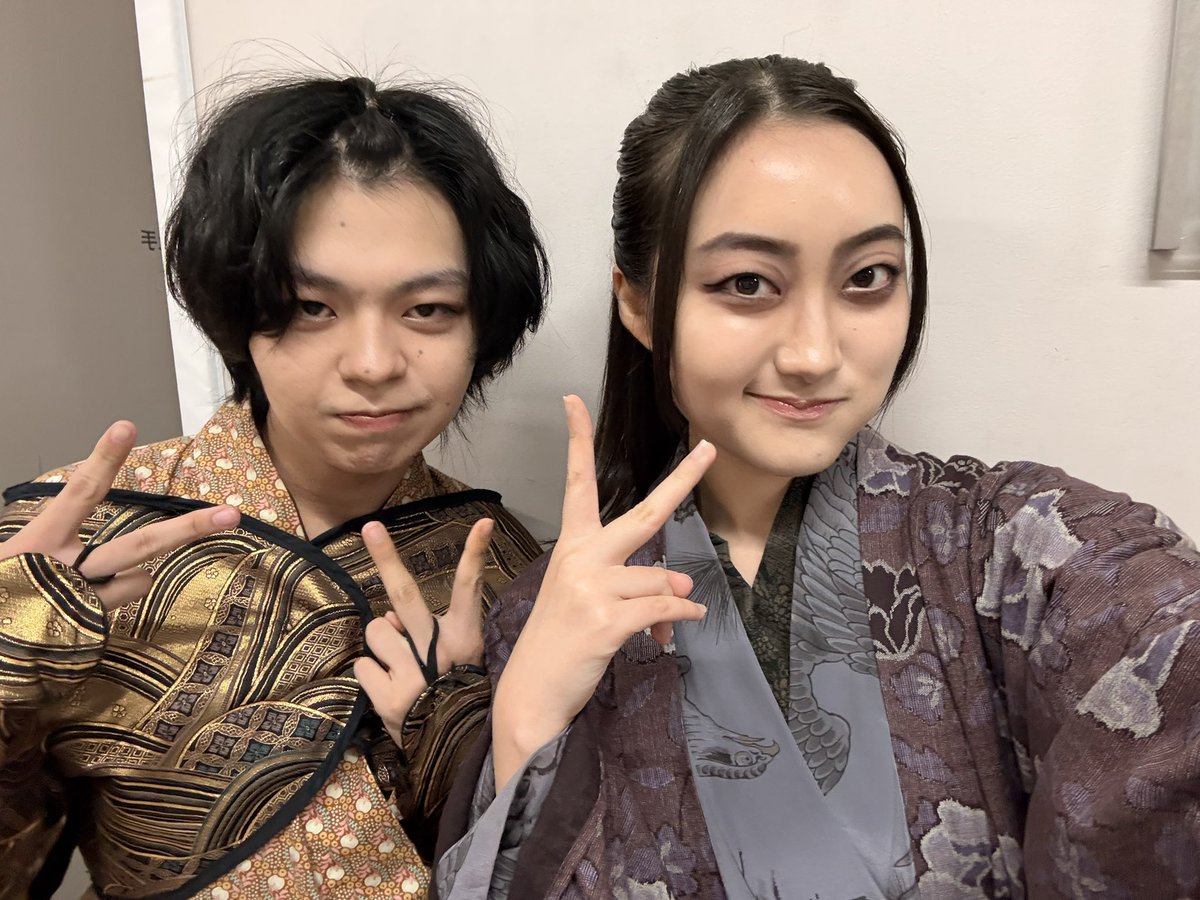 NARIA_mine's tweet photo. 勝長役まちゃさん！気付いたら喋るようになってました(？)いや、わたしのおふざけに付き合ってくれてた、？かわいいお顔で芝居も殺陣もかっこよく決まる実力者です。うちの母が2枚目の写真見てきょうだいみたい😻っていってました。母が言うならそうなのかも😹😹😹 https://t.co/Wg5L0a6UGV