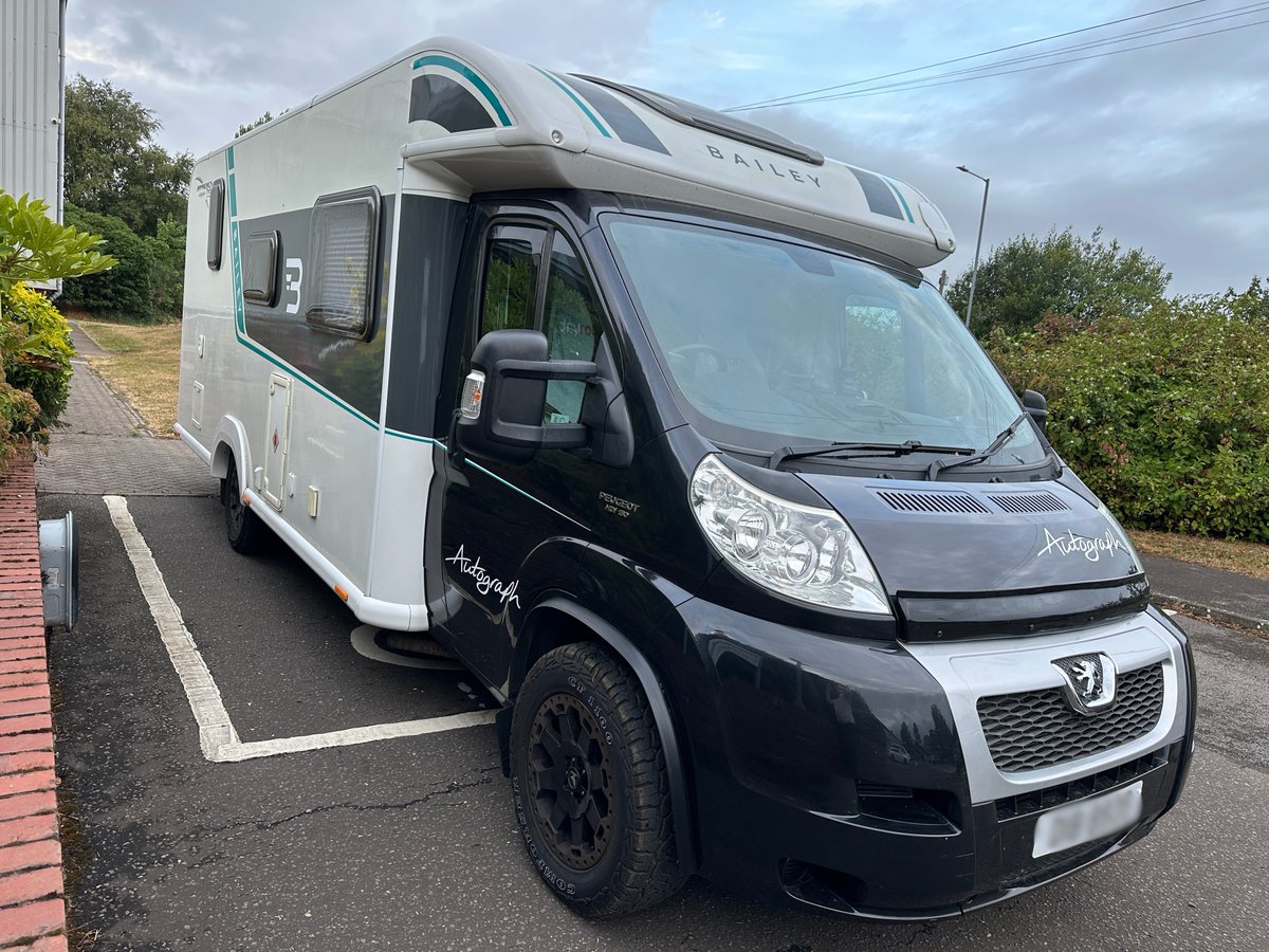 Structure_flex's tweet photo. Another motorhome, another wrap! 🚐

We recently gave this motorhome a fresh new look, including adding a teal detail to create a subtle pop of colour between the grey and white sections. 

It’s great to see another successful wrap project completed by the team! https://t.co/Sm1L8U6pnE