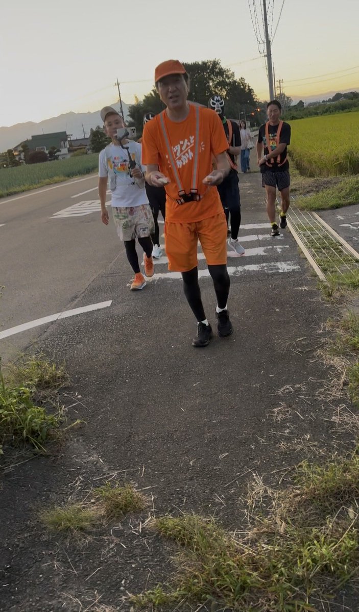 papadullaev's tweet photo. エガチャンネルが昼過ぎから生配信しててガツンとみかん配ってるから1時間ちょいかけて会って嫁のお腹触ってもらった！
来月生まれてくる子はあたおかになるわ！ https://t.co/pY2dP5dqEH