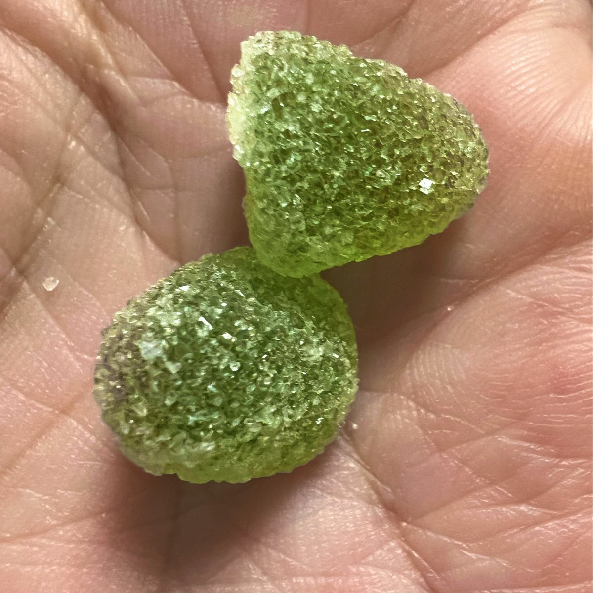 hssikk's tweet photo. グミ狂いのバイヤーがおるスーパーで買ったブルガリア産のグミ、フルーツフレーバーのほうは味濃いめの普通のグミやのに緑色だけ病院の待合室の味がする https://t.co/mjDg3SbXMZ
