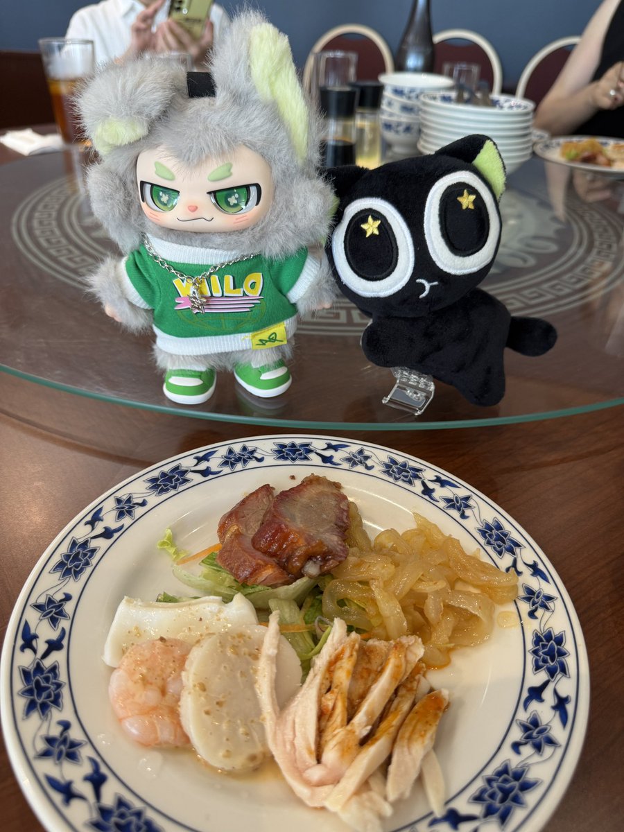 tikuzou's tweet photo. 友人と中華街に行きました。ものすごく混雑してましたが、ランチ美味しくて楽しかったです。帰りに横浜ベイクォーターの横浜ランタンナイトも見てきました。綺麗でした😊
https://t.co/U0Wi6cJkwT https://t.co/uXHmJx8WOX