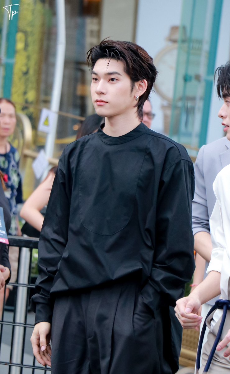 littlediaryofTP's tweet photo. #twnpich ; หล่อมากกกก 😭🧎🏻‍♀️‍➡️

 FSW ELLE X TTP
#TEETEEPORATEFW26 https://t.co/LRtwppz1y2