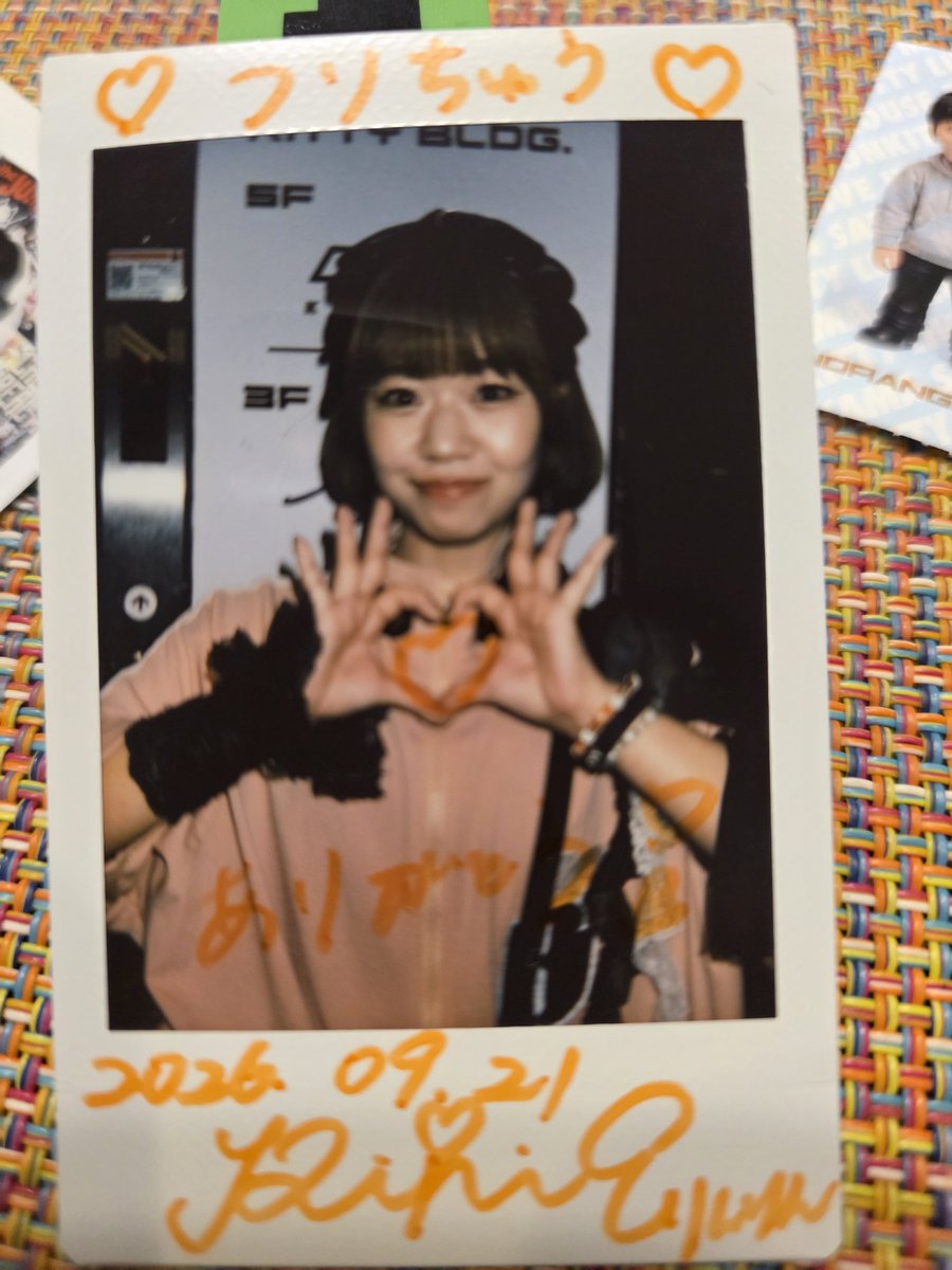 tsuririnoppai's tweet photo. 来海凛ちゃんのチェキで振り返るバブロスさん〜
かなりおもろいライブやるタイプの方たちで、しっかり目を見て歌に込めた思とかをぶつけてくるタイプのアイドルさんたちなのかなって思うなど〜来海さんサーチ力強くて来海さんヲタクの方沼るやつやなって思いつつ
#バブロス
#NORANGE
#ROCKINSTEADY https://t.co/Rt8EhAFb8H