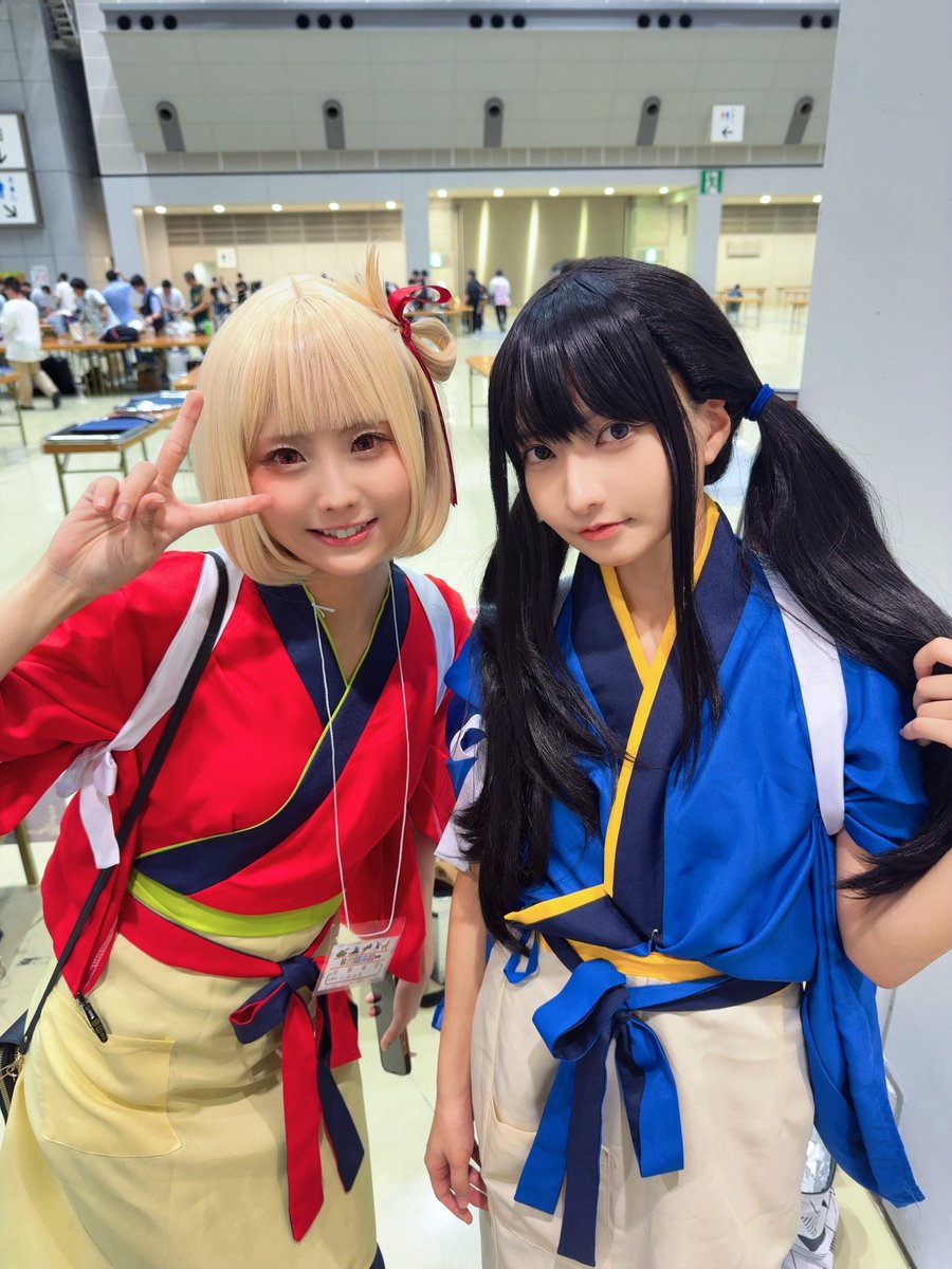 mocha_mcmc's tweet photo. お速報！
陸海空魔合同演習フレンズにて、菊壱さんの「2TAIL COFFEE」さんのキッチンカーのお手伝いでした☕️
大忙しでしたが、楽しかった〜！！

喫茶リコリコのたきなコスでした🐟☕️
かわいいぷおぷおさんの千束と❤️💙 https://t.co/8J0njmNU8k