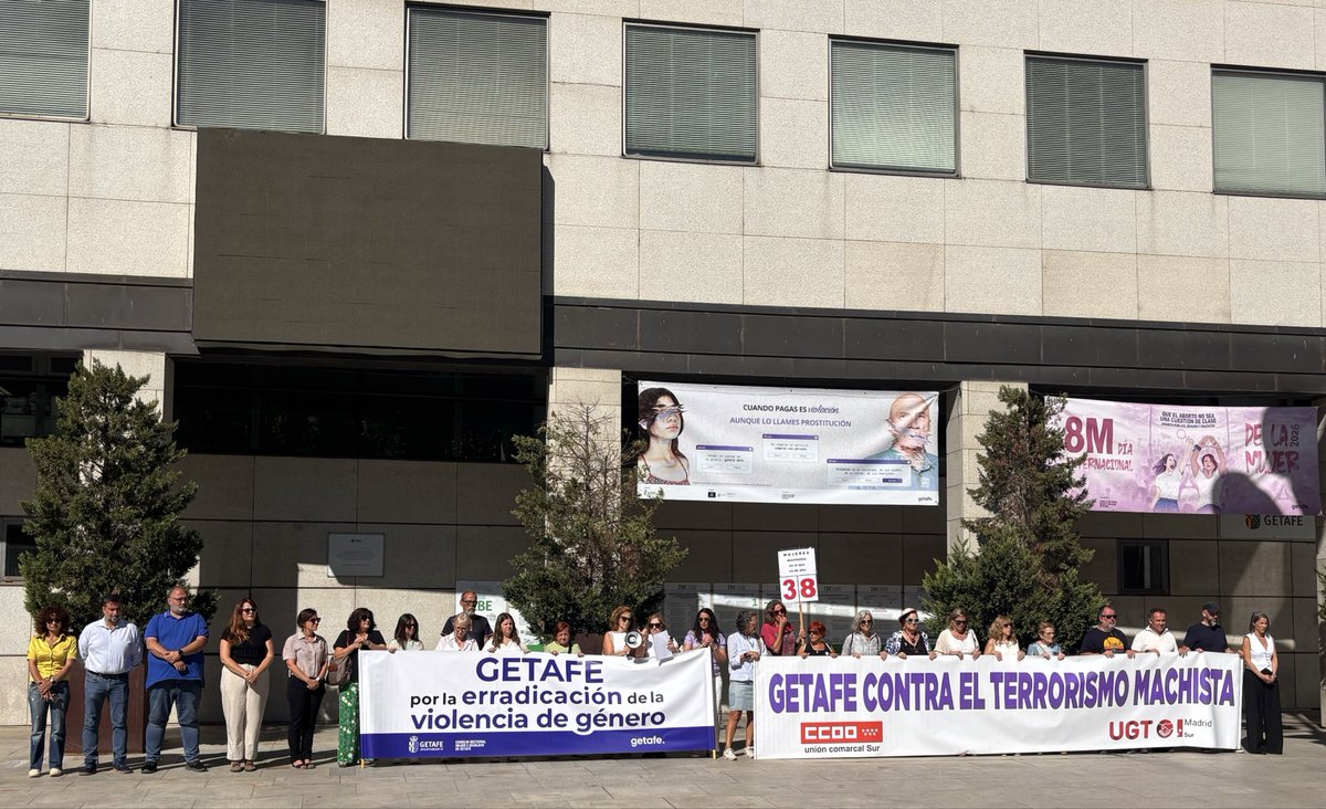 EherasMo's tweet photo. Otro día más, #Getafe se concentra y clama contra la lacra insoportable del terrorismo machista.
NO+ #ViolenciaDeGenero
🔴38 Mujeres asesinadas en 2026 por violencia d género en España🇪🇸, 1.379 desde 2003, 3 menores en 2026, 68 desde 2013, 20 huérfan@s, 530 dde 2013
#NiUnaMas https://t.co/HLAYKQNIWE