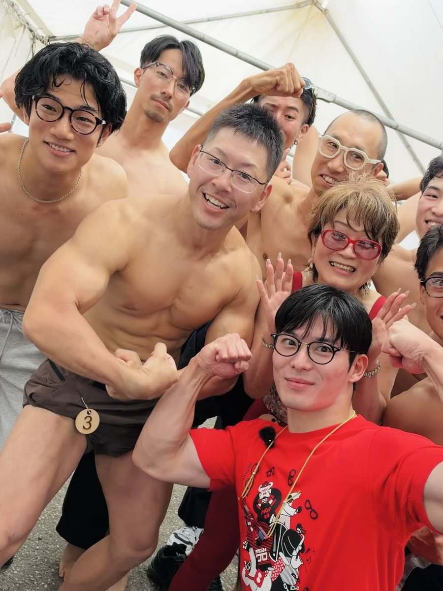fukui_ishida's tweet photo. English follows
MEGANEマッチョグランプリ2026 👓💪
「めがね×マッチョ」というユニークな組み合わせをテーマに、高校生の皆さんが地域活性化を目指して企画したイベントです。
実は今回、企画に携わった高校生から熱意あふれる直筆の招待状をいただき、その思いにとても感動しました。
若い世代ならではの発想と行動力で、地域を盛り上げようと挑戦する姿が本当に頼もしいです😊
メガネのまち福井・鯖江ならではの、ユニークで楽しい企画をありがとうございました！

Eyewear Macho Grand Prix 2026 👓💪
Built around the unique combination of “eyewear × muscle,” this event was planned by local high school students with the aim of bringing new energy to their community.
I was especially touched to receive a handwritten invitation from a high school student involved in organizing the event, filled with enthusiasm and determination.
It was wonderful to see young people bringing fresh ideas and energy to their community—and creating something uniquely connected to Fukui and Sabae, one of Japan’s leading centers of eyewear craftsmanship.