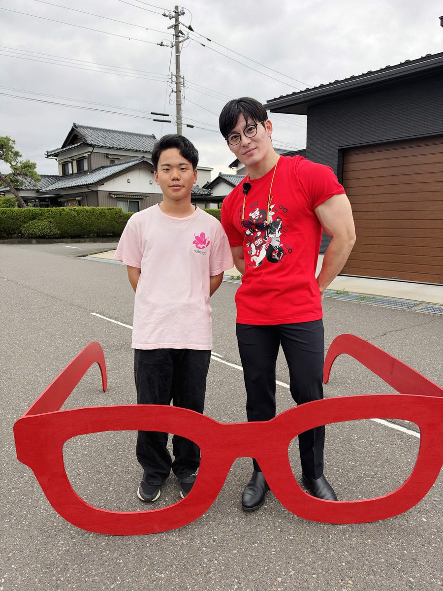 fukui_ishida's tweet photo. English follows
MEGANEマッチョグランプリ2026 👓💪
「めがね×マッチョ」というユニークな組み合わせをテーマに、高校生の皆さんが地域活性化を目指して企画したイベントです。
実は今回、企画に携わった高校生から熱意あふれる直筆の招待状をいただき、その思いにとても感動しました。
若い世代ならではの発想と行動力で、地域を盛り上げようと挑戦する姿が本当に頼もしいです😊
メガネのまち福井・鯖江ならではの、ユニークで楽しい企画をありがとうございました！

Eyewear Macho Grand Prix 2026 👓💪
Built around the unique combination of “eyewear × muscle,” this event was planned by local high school students with the aim of bringing new energy to their community.
I was especially touched to receive a handwritten invitation from a high school student involved in organizing the event, filled with enthusiasm and determination.
It was wonderful to see young people bringing fresh ideas and energy to their community—and creating something uniquely connected to Fukui and Sabae, one of Japan’s leading centers of eyewear craftsmanship.