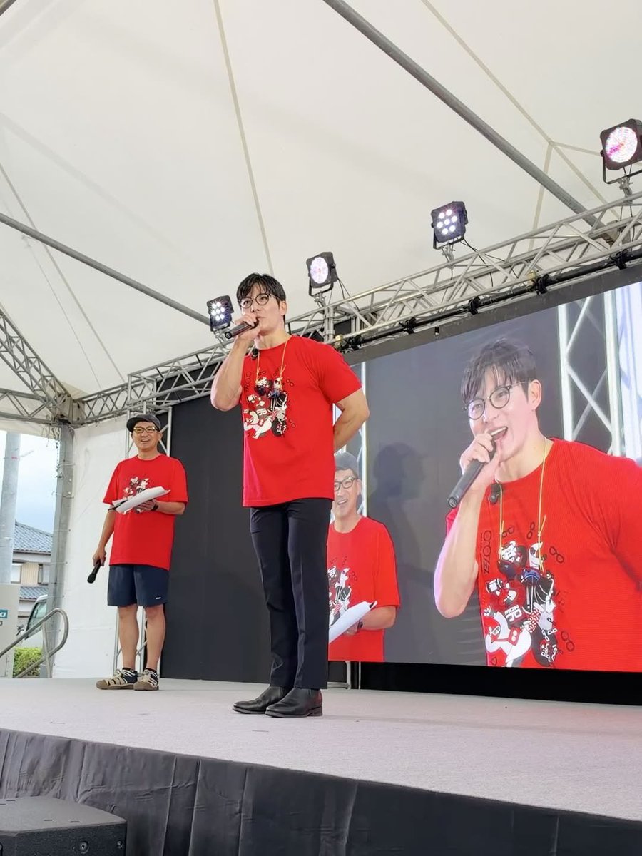 fukui_ishida's tweet photo. English follows
MEGANEマッチョグランプリ2026 👓💪
「めがね×マッチョ」というユニークな組み合わせをテーマに、高校生の皆さんが地域活性化を目指して企画したイベントです。
実は今回、企画に携わった高校生から熱意あふれる直筆の招待状をいただき、その思いにとても感動しました。
若い世代ならではの発想と行動力で、地域を盛り上げようと挑戦する姿が本当に頼もしいです😊
メガネのまち福井・鯖江ならではの、ユニークで楽しい企画をありがとうございました！

Eyewear Macho Grand Prix 2026 👓💪
Built around the unique combination of “eyewear × muscle,” this event was planned by local high school students with the aim of bringing new energy to their community.
I was especially touched to receive a handwritten invitation from a high school student involved in organizing the event, filled with enthusiasm and determination.
It was wonderful to see young people bringing fresh ideas and energy to their community—and creating something uniquely connected to Fukui and Sabae, one of Japan’s leading centers of eyewear craftsmanship.