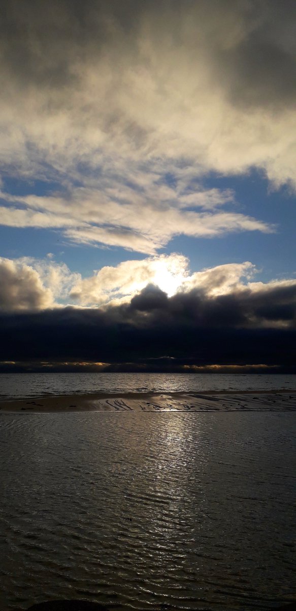 Ivor1B's tweet photo. You need to see a moody Cape Town sunset. South Africa. Travel and Tourism. SA Tourism. Photography. #travel #tourist #tourism #SATourism #SouthAfrica #westerncape #CapeTown #photo #Photography #ivorb #travelmassive #lovecapetown #TravelMassiveCT #falsebay #capewhalecoast #sunset https://t.co/lKN6FpNtk8