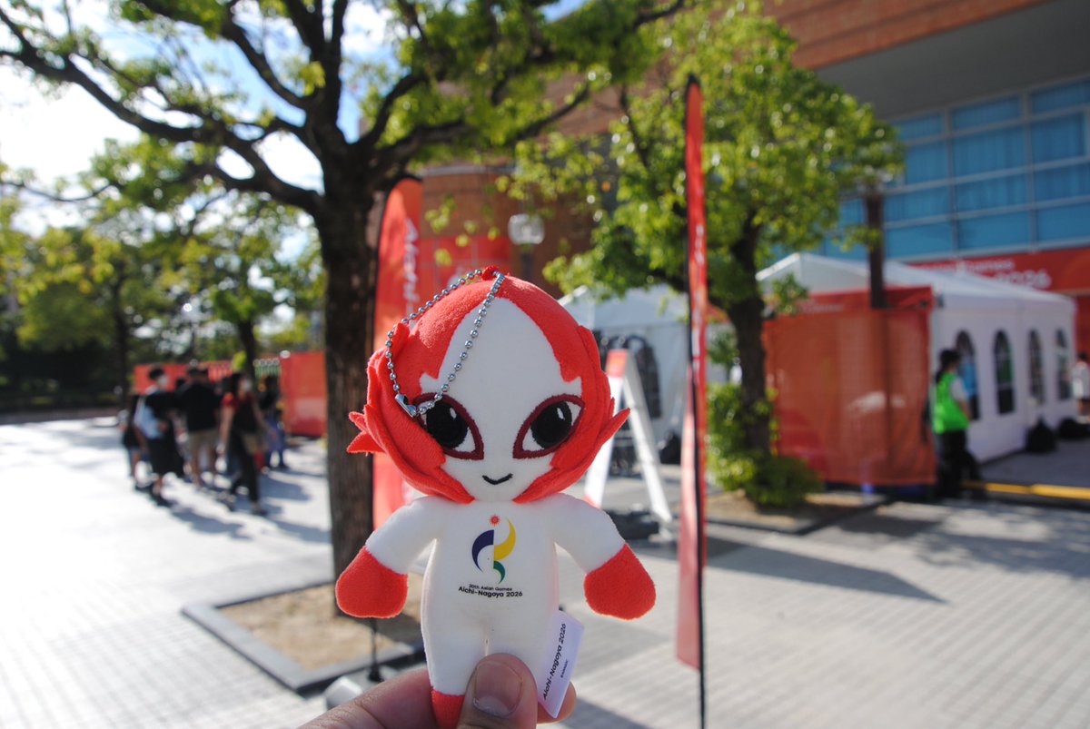 YuuriShinan's tweet photo. アジア競技大会2026で春日井市総合体育館へ行って女子ハンドボールを見てきた！
日本対ホンコン・チャイナの試合を見てたら日本🇯🇵が勝利したみたいだった！ https://t.co/4GBS89M9u3