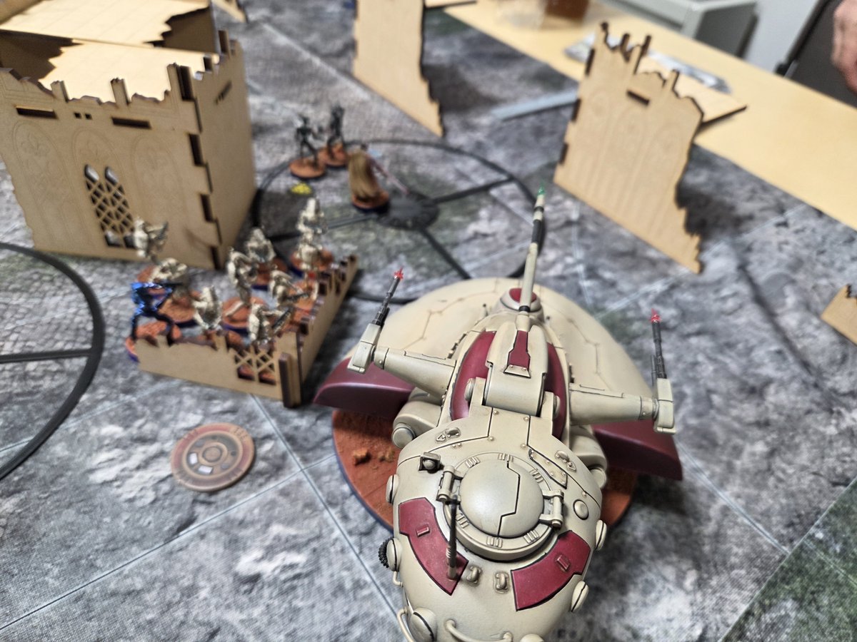 Daisuke_Wyrdo's tweet photo. 今日は松戸卓上ゲーム会で
Star Wars Legion.
ついにドゥークー伯爵の初陣。強かったのかは不明。AAT も初陣でしたがこちらは間違いなく活躍せずに爆散。
いろいろと教えてもらいながら楽しいゲームでした。 https://t.co/9GC301kkaL