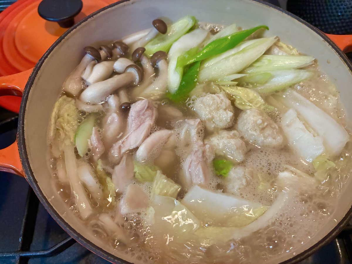 Rue_shu's tweet photo. 本日の一品は鶏鍋🍲涼しくなって過ごしやすい日々🍃🍂 #おうちごはん https://t.co/0fw8BN4838