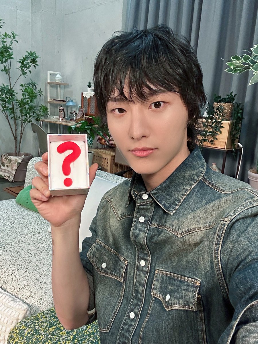c_woodzofficial's tweet photo. [📷]
260922 들어봐! 유리의 숲2

승연이와 함께 유리의 숲에서 보낸
포근하고 따뜻한 시간🌳

여니가 들려주는 음악 이야기 들으면서
무즈들도 포근한 밤 보내세요🧡💙

#WOODZ #우즈 
#유리의숲2 https://t.co/Pi1McQX3VC