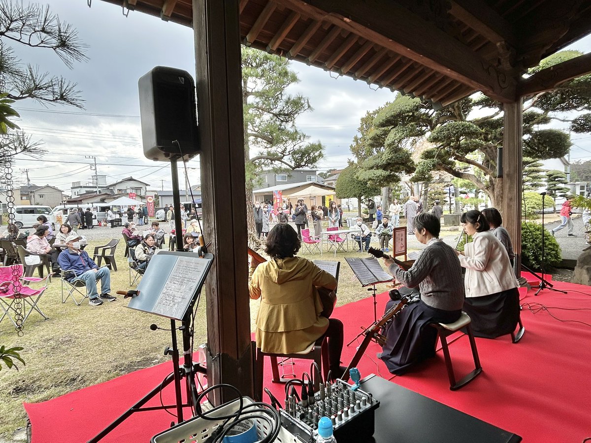 mizutamasamichi's tweet photo. 【第６回 ゆりはかマルシェ 開催】

明日
9月23日（秋彼岸の中日）

金剛寺にて
第６回 ゆりはかマルシェ
を開催します‼️

キッチンカーや
施設事業者さんのお店が
寺の境内に並びます😊

本堂前ステージでは
コンサートや健康体操🤸

最後は
お楽しみビンゴ大会も🎯

みなさま
ぜひお立ち寄りください〜

駐車場も十分ありますので🅿️

#ゆりはかマルシェ
#彼岸