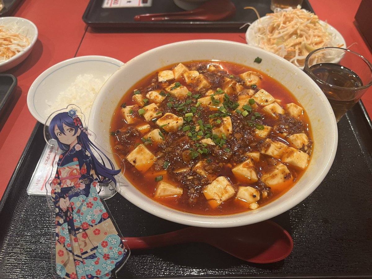 nmicha315's tweet photo. これはなぜか東京にいたオタク達と食った昼飯 https://t.co/KGisSsNhJ5