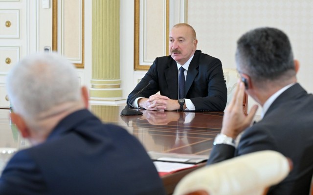 qebeleyap's tweet photo. Biz həm dünya iqtisadiyyatını enerji resursları ilə təchiz edən ölkəyik, həm də Mərkəzi Asiya ölkələrindən Xəzər vasitəsilə enerji resurslarının daha sonra beynəlxalq bazarlara tranzitini həyata keçiririk

https://t.co/lSlPmcxkr5 https://t.co/3nYReFswrw