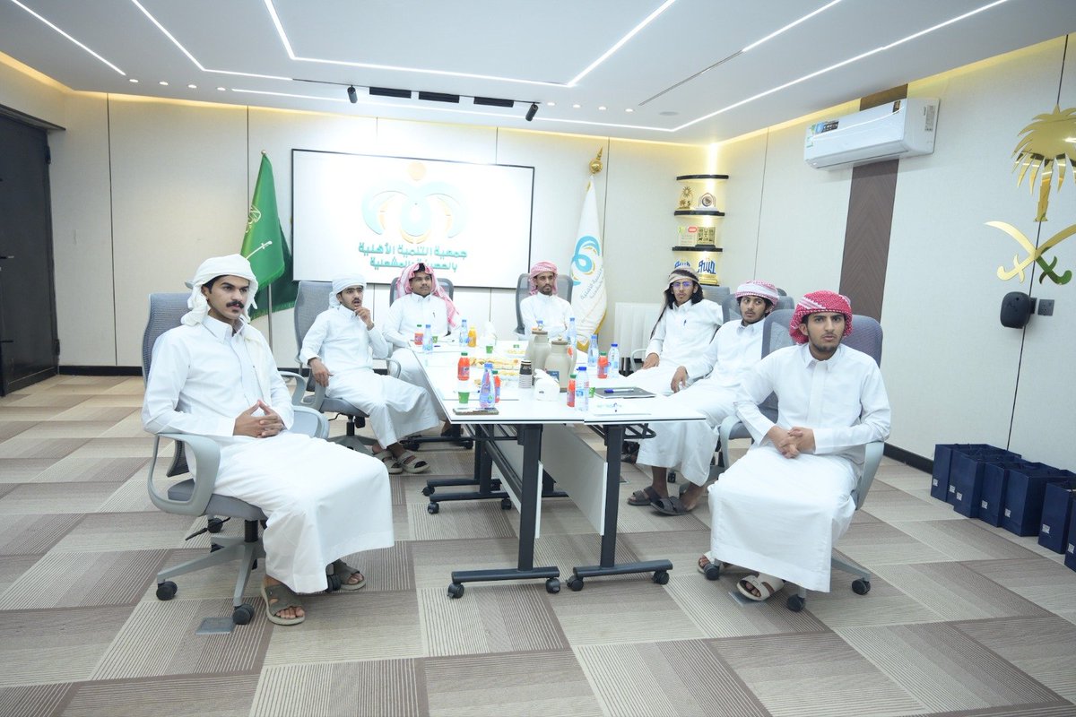 tanmiah_hm's tweet photo. انطلاق دورة "مبادئ المحاسبة المالية في القطاع غير الربحي" بالحصينية والمشعلية
انطلقت اليوم في جمعية التنمية الأهلية بالحصينية والمشعلية، ضمن برنامج هدف، دورة "مبادئ المحاسبة المالية في القطاع غير الربحي" لأعضاء نادي المحاسبين.
 وشهد اليوم الأول:
1.التعريف بأساسيات المحاسبة في القطاع غير الربحي وأهميتها.
2. تطبيق عملي على القيود.
3. ⁠معرفة طبيعة الحسابات وأنواعها.
@saudi_aramco 
 @EhsanSA
#هيئة_المراجعين_والمحاسبين
#القطاع_غير_الربحي
