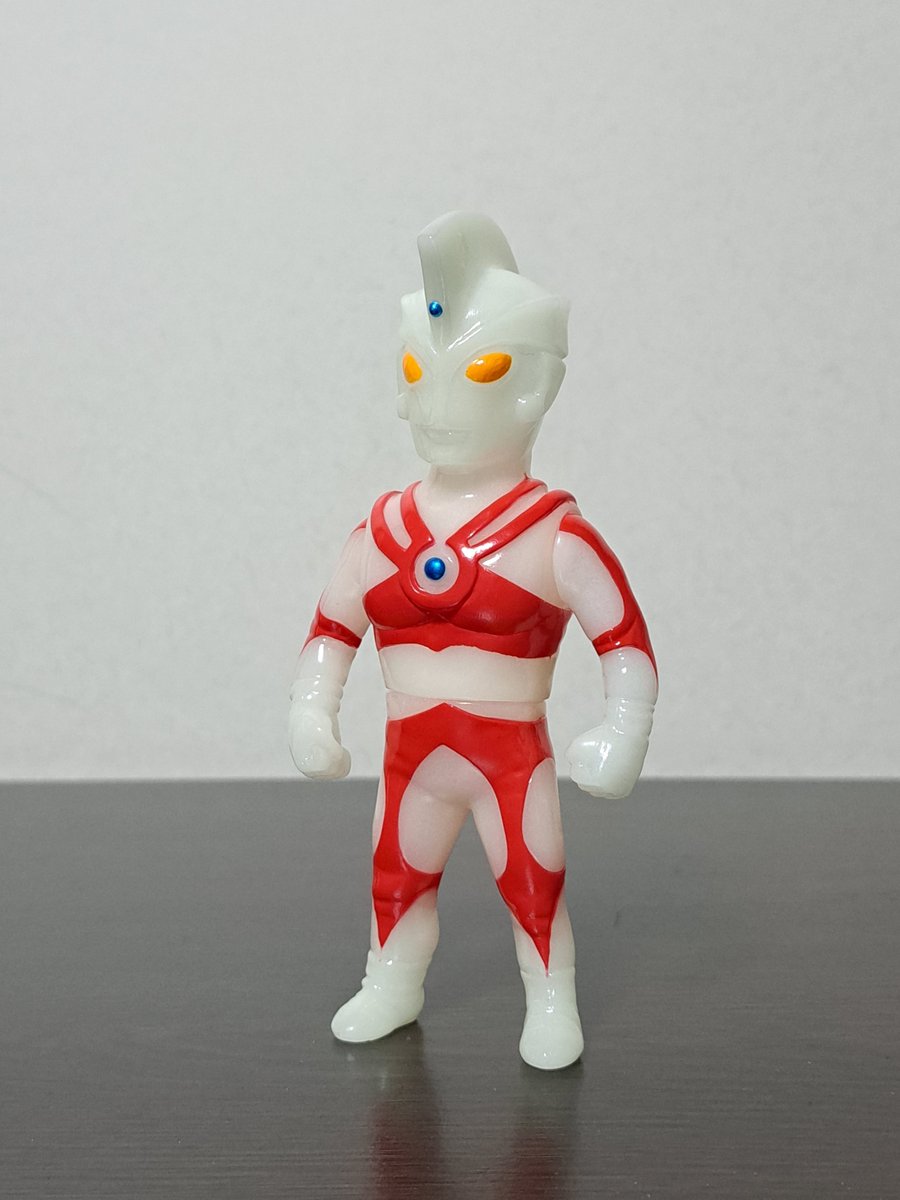 0327YAPOOL's tweet photo. 昨日の戦利品

One up. 限定色
ウルトラマンエース

前に蓄光版が出た時は平日だったからなくなく諦めたけど、今回は買えてよかった
(前との違いはどこかわからないけど)

#MAXTOY
#oneuptoy 
#あなたのソフビ紹介 https://t.co/YvBtWFuuOZ