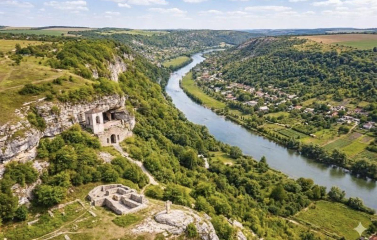 Alexandramap3's tweet photo. Orheiul Vechi este unul dintre locurile unde natura și istoria se întâlnesc în același peisaj.”
Un loc care merită văzut măcar o dată. 🇲🇩🌿

#OrheiulVechi #Moldova https://t.co/WL2cU5qe0k