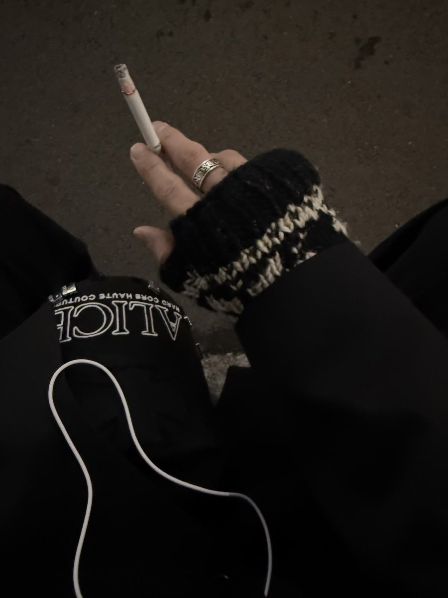 ki1ft's tweet photo. メロついてこ？

♂ / 関東 / 微糖 / 済 / ヤニ 

#病み垢さんと繋がりたい 
#病み垢女子さんと繋がりたい 
#病み垢男子さんと繋がりたい https://t.co/53KxRrs5aV