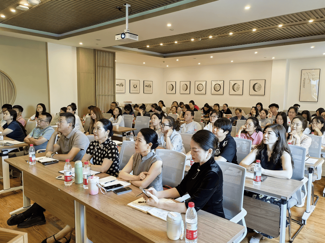 MochRochmanMoel's tweet photo. Just wrapped an inspiring workshop on AI application in small business marketing! Learned actionable tactics to boost customer engagement and drive sales—worth every minute of learning.  #BizGrowth #AITraining https://t.co/D21W2GBelR