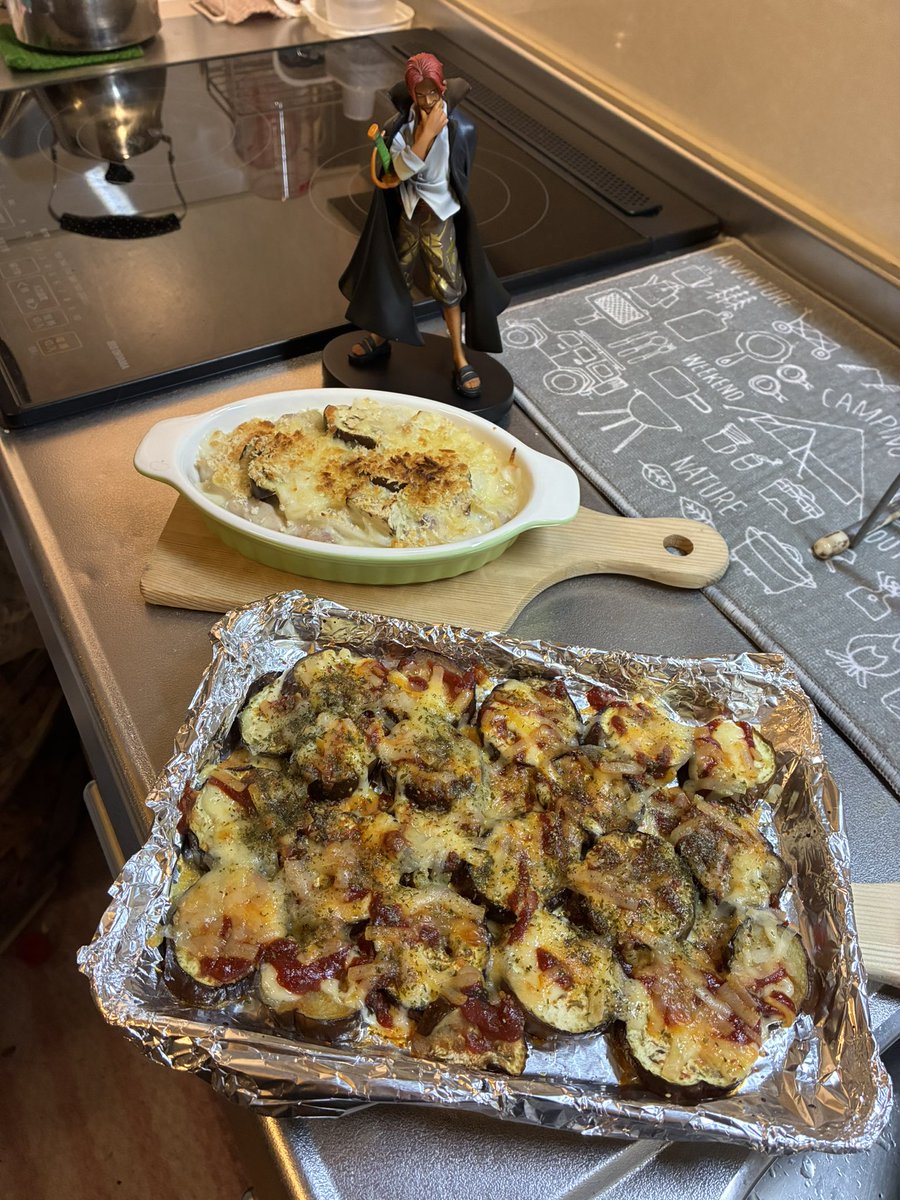 yanwari5050's tweet photo. グラタンとナスのピザ風🍕🍆
明日は休み🍺
本日もお疲れ様さまでした https://t.co/tEwwSb315Y