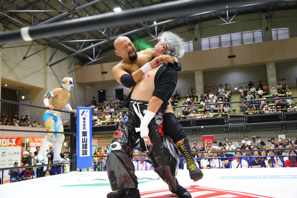 kyushupro_new's tweet photo. 【試合結果】
2026.9.22(火・祝)
株式会社栗山建設PRESENTS『鳥栖ば元気にするケン！』
［観衆：1086名 ※超満員］

🏆〈九州プロレスタッグ選手権試合〉
［王者］永田裕志＆TAJIRI●
（11分23秒 ※グランドコブラ）
［挑戦者］◯桜島なおき＆マッハ隼人

▶︎第18代タッグ王者の防衛失敗。新タッグ王者が誕生。

#鳥栖市
#九州プロレス
#qpro
