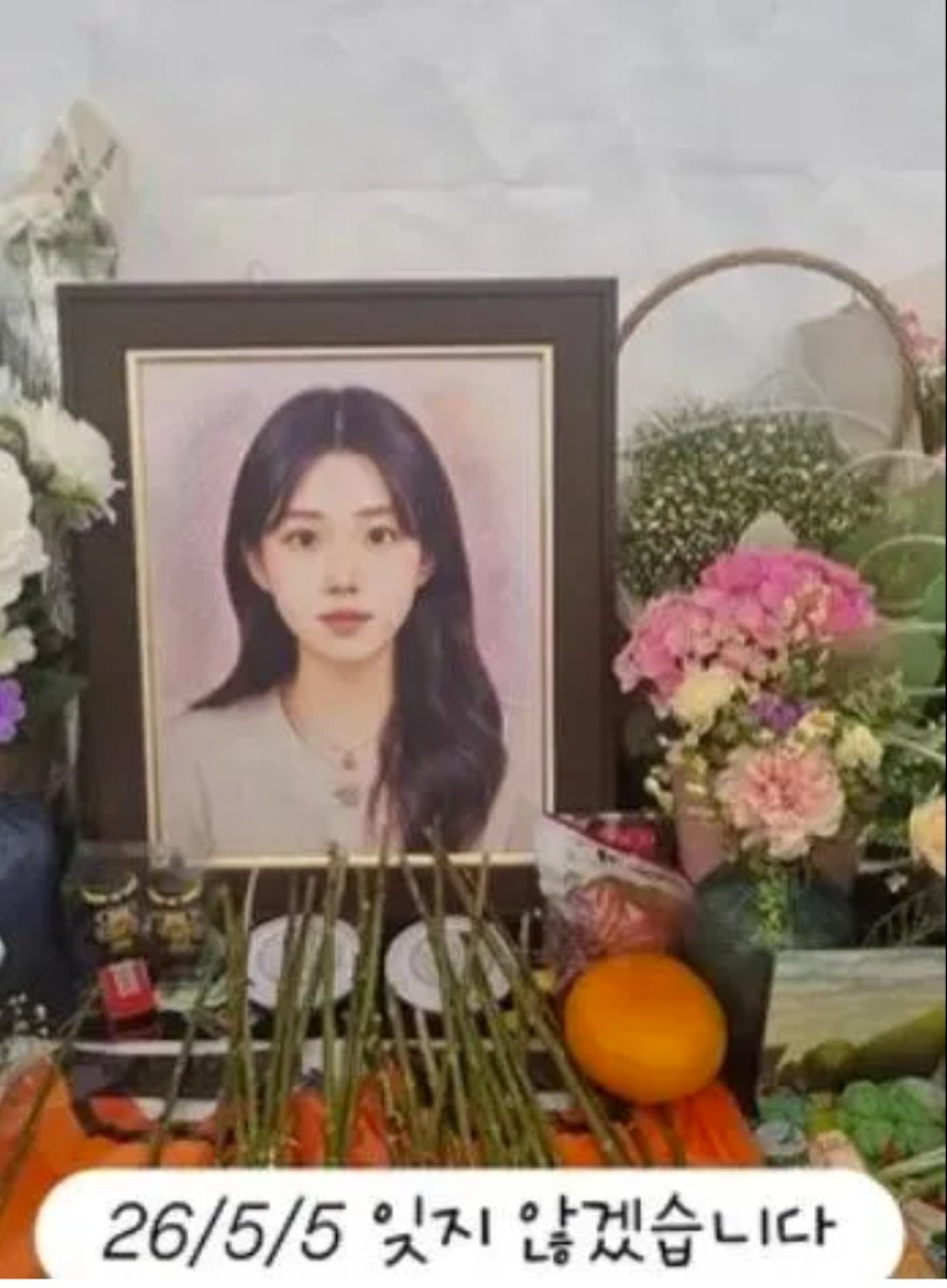 facttoon's tweet photo. 지나가다가
지난 5월 5일 새벽 장윤기에게 잔인하게 살해당한
광주 여고생 故 이채원 양을 기억하자는 글을 봤어.

숨이 끊어지는 마지막 순간까지도
눈을 감지 못한 채 죽음을 맞이한 이양.... ㅠㅠ

지금 그 살해범은 교도소에서 
여전히 반성 없는 태도를 보이고 있다고 해.

벌써 다섯 달이 다 돼 가는데....
故 이채원 양이 하늘에서는 응급구조사의 꿈을 
꼭 이루길, 아팠던 기억은 다 잊고 정말 행복하게 
편히 쉬기를 바래.... 🙏ㅠㅠ