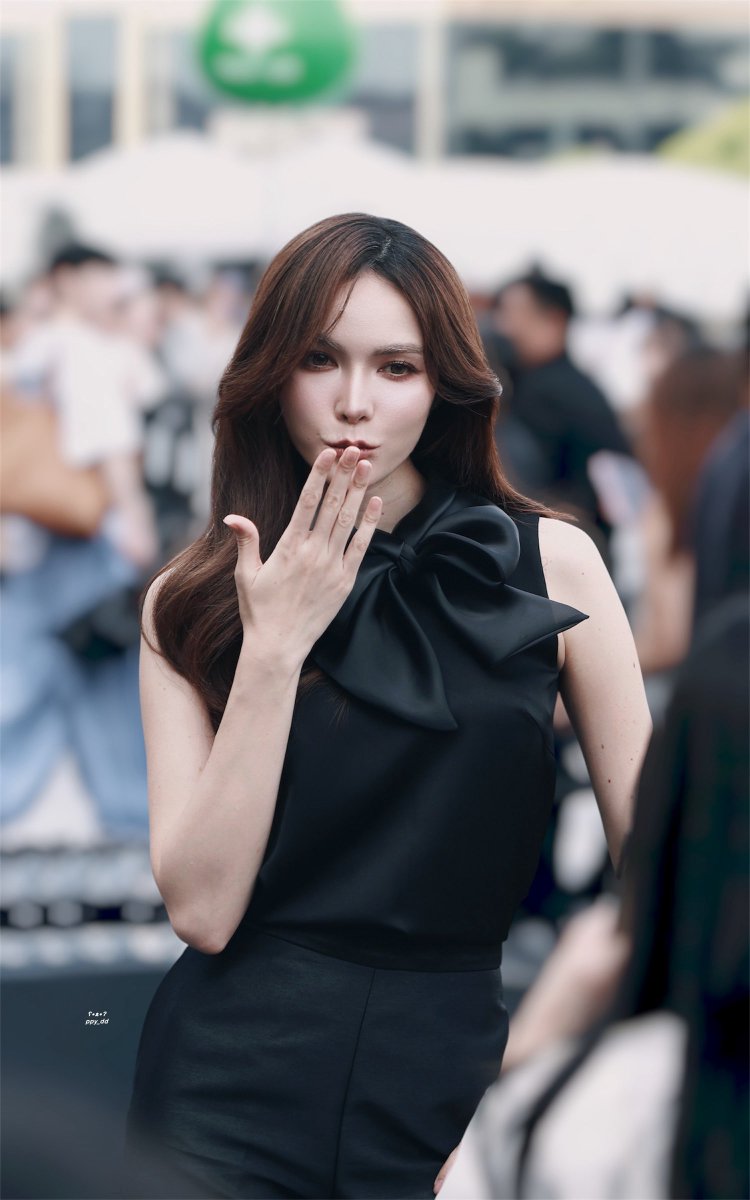 ppy_dd's tweet photo. 🖤🪽✨ #ชาล็อตออสติน 

CHARLOTTE X EFW2026
#EFW26PressConXCharlotte https://t.co/IOl6JgYppy